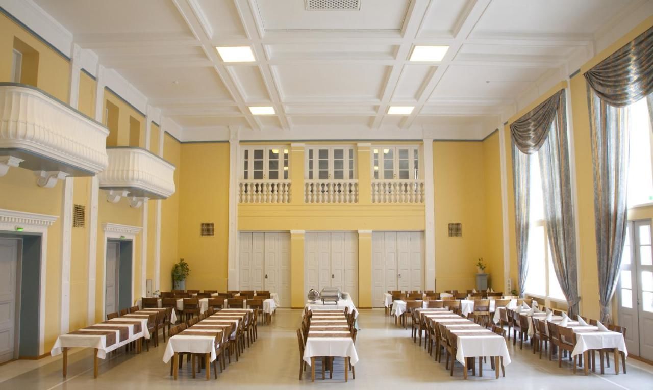 Отель Hotelli-Ravintola Mäntän Klubi Мянття-21